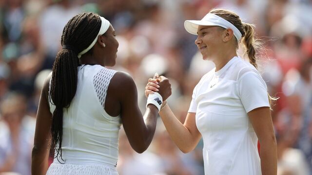 Amanda Anisimova R greets Coco Gauff after the women's singles third round match between Amanda Anisimova and Coco Gauff of the United States at Wimbledon Tennis Championship in London, Britain, on July 2, 2022.