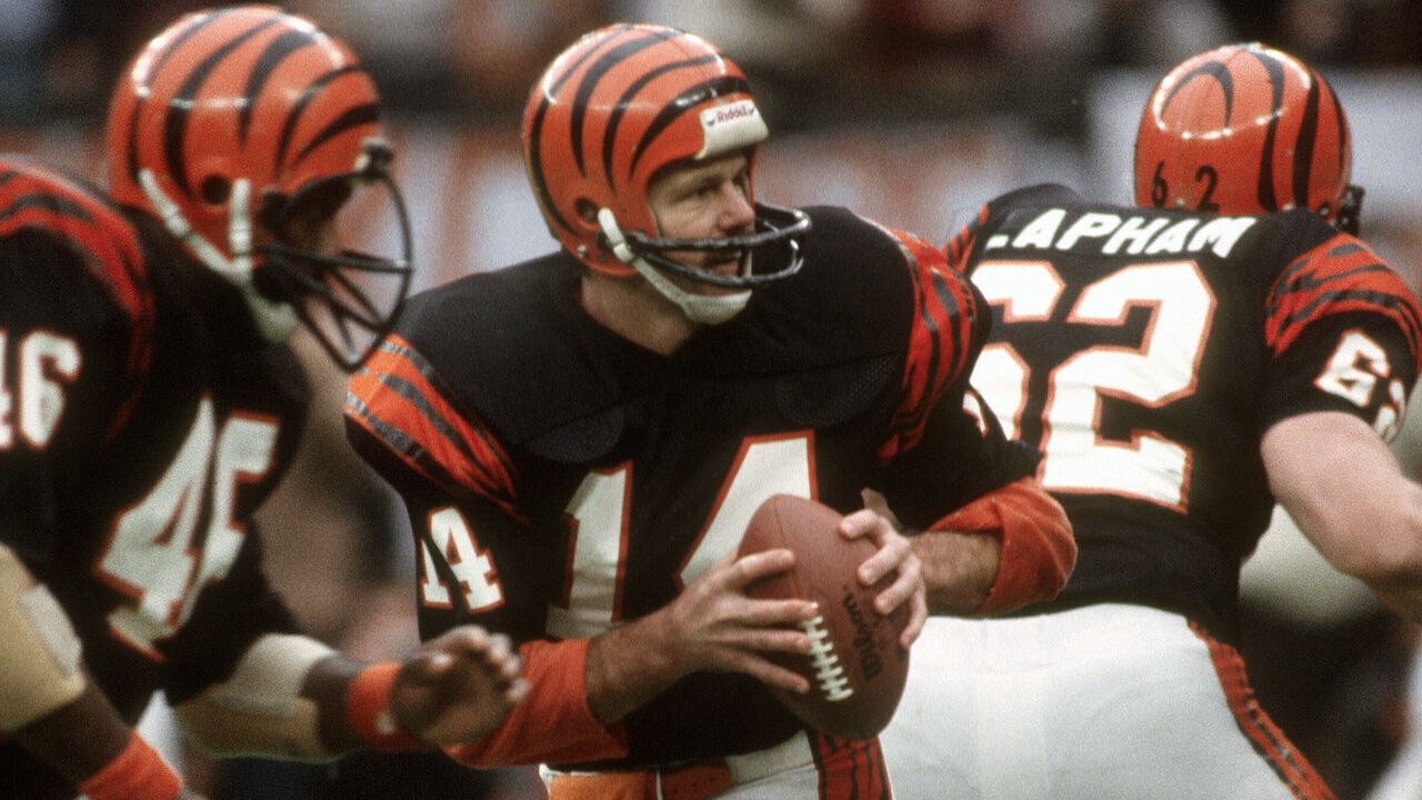 CINCINNATI, OH - CIRCA 1983: Ken Anderson #14 of Cincinnati Bengals drops back to pass against the Buffalo Bills during an NFL football game circa 1983 at Riverfront Stadium in Cincinnati, Ohio. Anderson played for the Bengals from 1971-86.