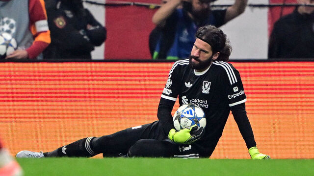 ISTANBUL, TURKIYE - SEPTEMBER 30: Goalkeeper of Liverpool Alisson Becker in action during the UEFA Champions League week 2 match between Galatasaray and Liverpool at RAMS Park in Istanbul, Turkiye, on September 30, 2025.