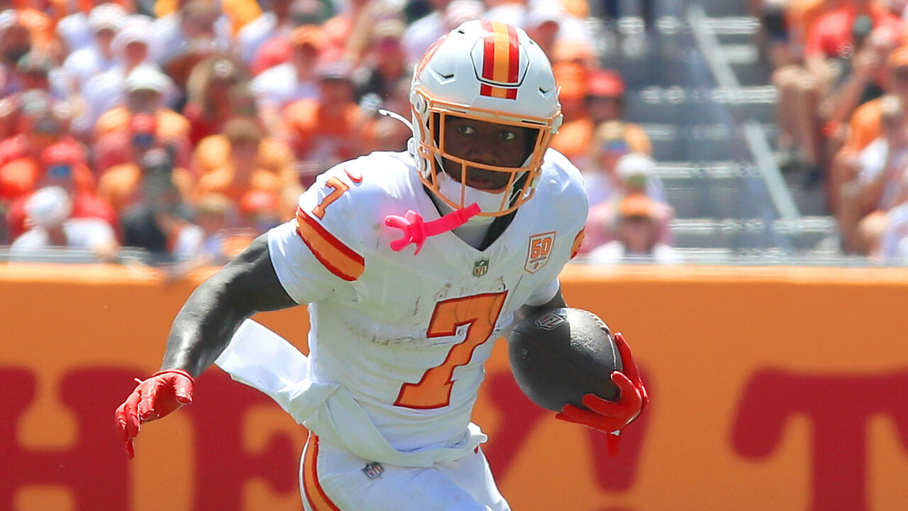 TAMPA, FL - SEPTEMBER 21: Tampa Bay Buccaneers Running Back Bucky Irving (7) carries the ball during the Regular Season game between the New York Jets and the Tampa Bay Buccaneers on September 21, 2025 at Raymond James Stadium in Tampa, Florida.