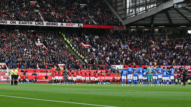 Players observe a minute's silence for the victims of the Manchester synagogue attack ahead of the English Premier League football match between Manchester United and Sunderland at Old Trafford in Manchester, north west England, on October 4, 2025.