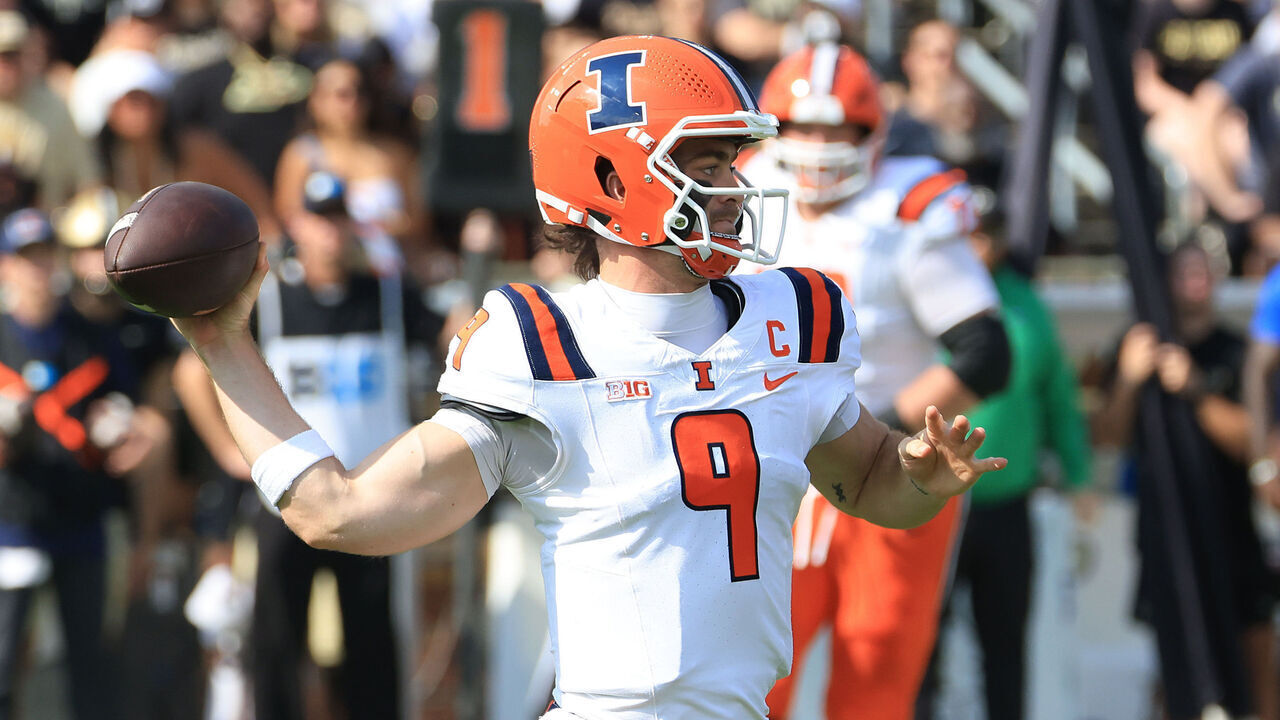 WEST LAFAYETTE, INDIANA - OCTOBER 04: Luke Altmyer #9 of the Illinois Fighting Illini throws a pass during the first quarter against the Purdue Boilermakers at Ross-Ade Stadium on October 04, 2025 in West Lafayette, Indiana.