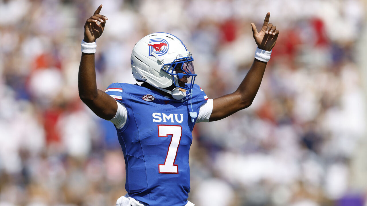 FORT WORTH, TEXAS - SEPTEMBER 20: Kevin Jennings #7 of the SMU Mustangs celebrates during the first half against the TCU Horned Frogs at Amon G. Carter Stadium on September 20, 2025 in Fort Worth, Texas.