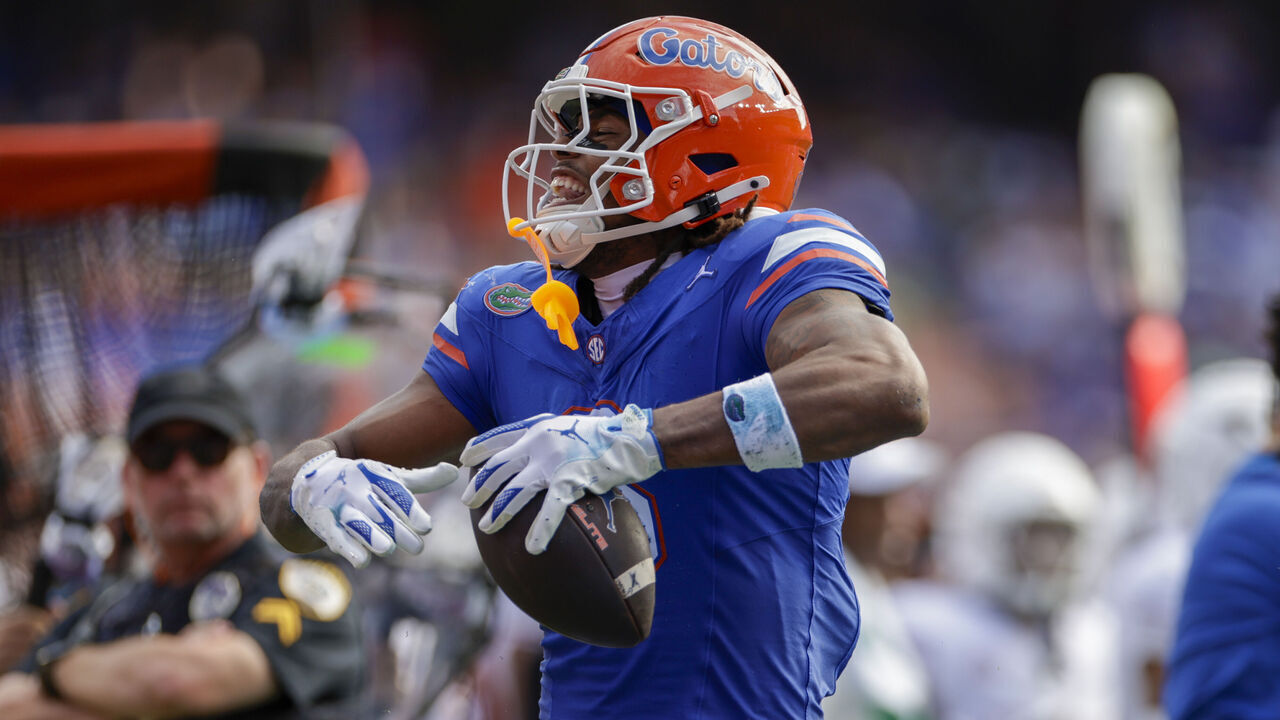 GAINESVILLE, FL - OCTOBER 04:Florida Gators wide receiver Dallas Wilson (6) reacts after a catch during the game between the Texas Longhorns and the Florida Gators on October 4, 2025 at Ben Hill Griffin Stadium at Florida Field in Gainesville, Fl.
