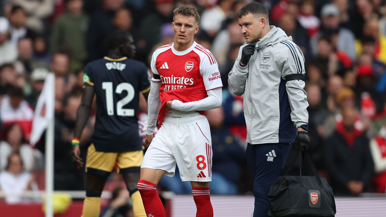 LONDON, ENGLAND - OCTOBER 4: Arsenal's Martin Odegaard is forced off with an injury during the Premier League match between Arsenal and West Ham United at Emirates Stadium on October 4, 2025 in London, England.