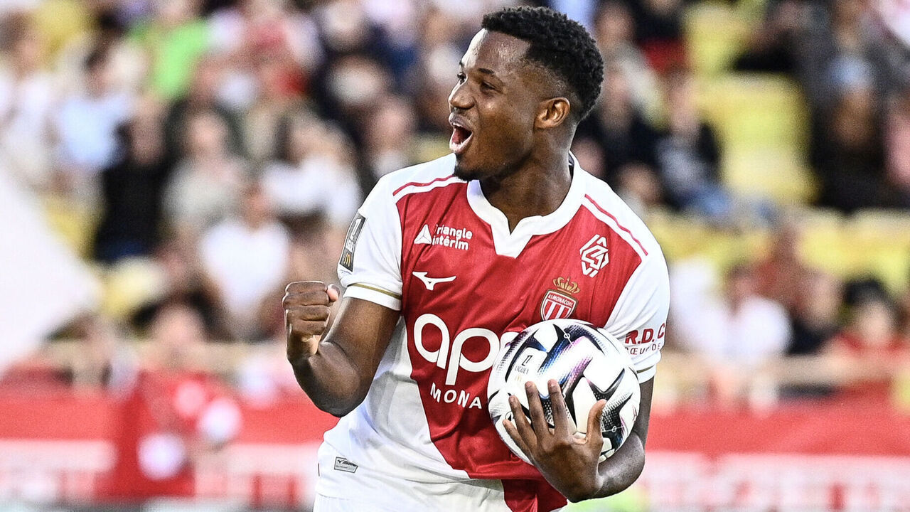 Monaco's forward #31 Ansu Fati celebrates after scoring his team's second goal from the penalty spot during the French L1 football match between AS Monaco and OGC Nice at the Stade Louis II in the Principality of Monaco on October 5, 2025.