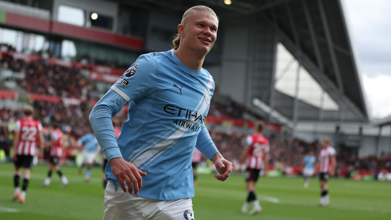 Manchester City's Erling Haaland celebrates after scoring their side's first goal of the game during the Premier League match at the Gtech Community Stadium, Brentford. Picture date: Sunday October 5, 2025.