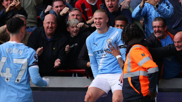 BRENTFORD, ENGLAND - OCTOBER 05: Erling Braut Haaland of Manchester City celebrates after scoring their side's first goal during the Premier League match between Brentford and Manchester City at Gtech Community Stadium on October 05, 2025 in Brentford, England.