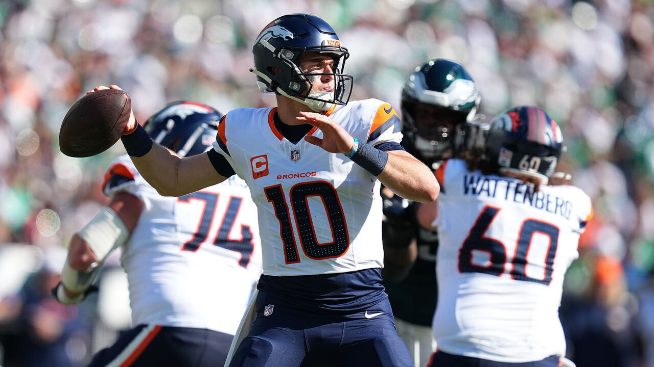 PHILADELPHIA, PENNSYLVANIA - OCTOBER 05: Bo Nix #10 of the Denver Broncos throws a pass during the third quarter against the Philadelphia Eagles in the game at Lincoln Financial Field on October 05, 2025 in Philadelphia, Pennsylvania.