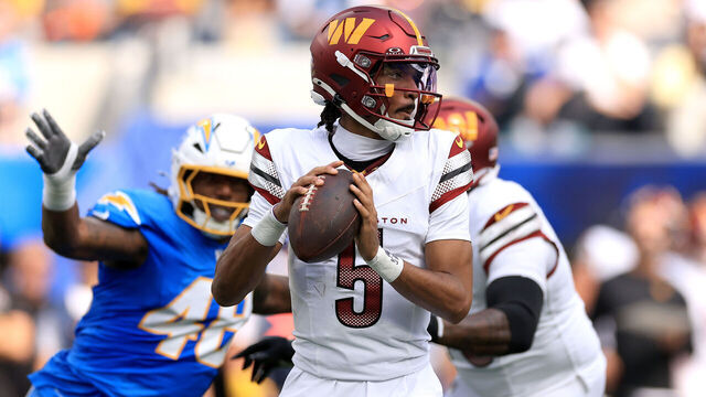 INGLEWOOD, CALIFORNIA - OCTOBER 05: Jayden Daniels #5 of the Washington Commanders throws a pass during the first quarter against the Washington Commanders at SoFi Stadium on October 05, 2025 in Inglewood, California.