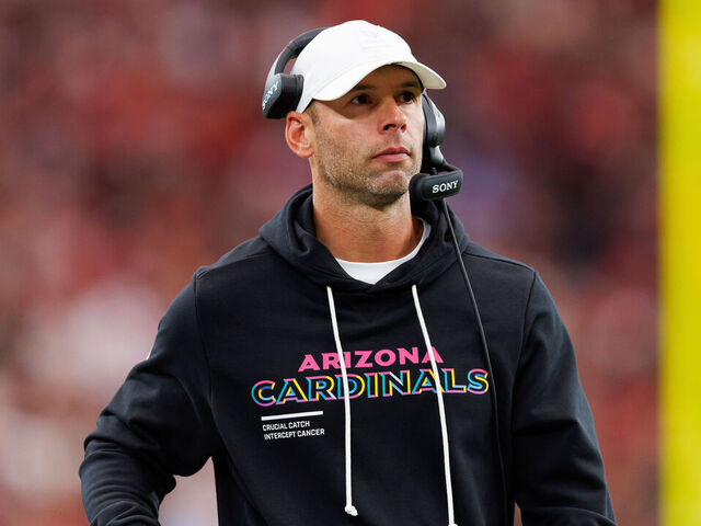 GLENDALE, ARIZONA - OCTOBER 5: Head coach Jonathan Gannon of the Arizona Cardinals stands on the sidelines during the second half of an NFL football game against the Tennessee Titans at State Farm Stadium on October 05, 2025 in Glendale, Arizona.