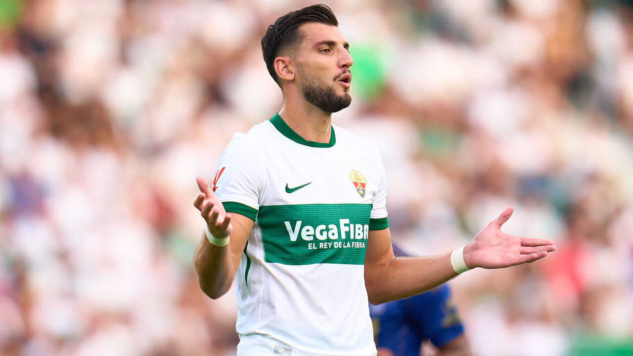 ELCHE, SPAIN - SEPTEMBER 21: Rafa Mir of Elche CF looks on during the LaLiga EA Sports match between Elche CF and Real Oviedo at Estadio Manuel Martinez Valero on September 21, 2025 in Elche, Spain.