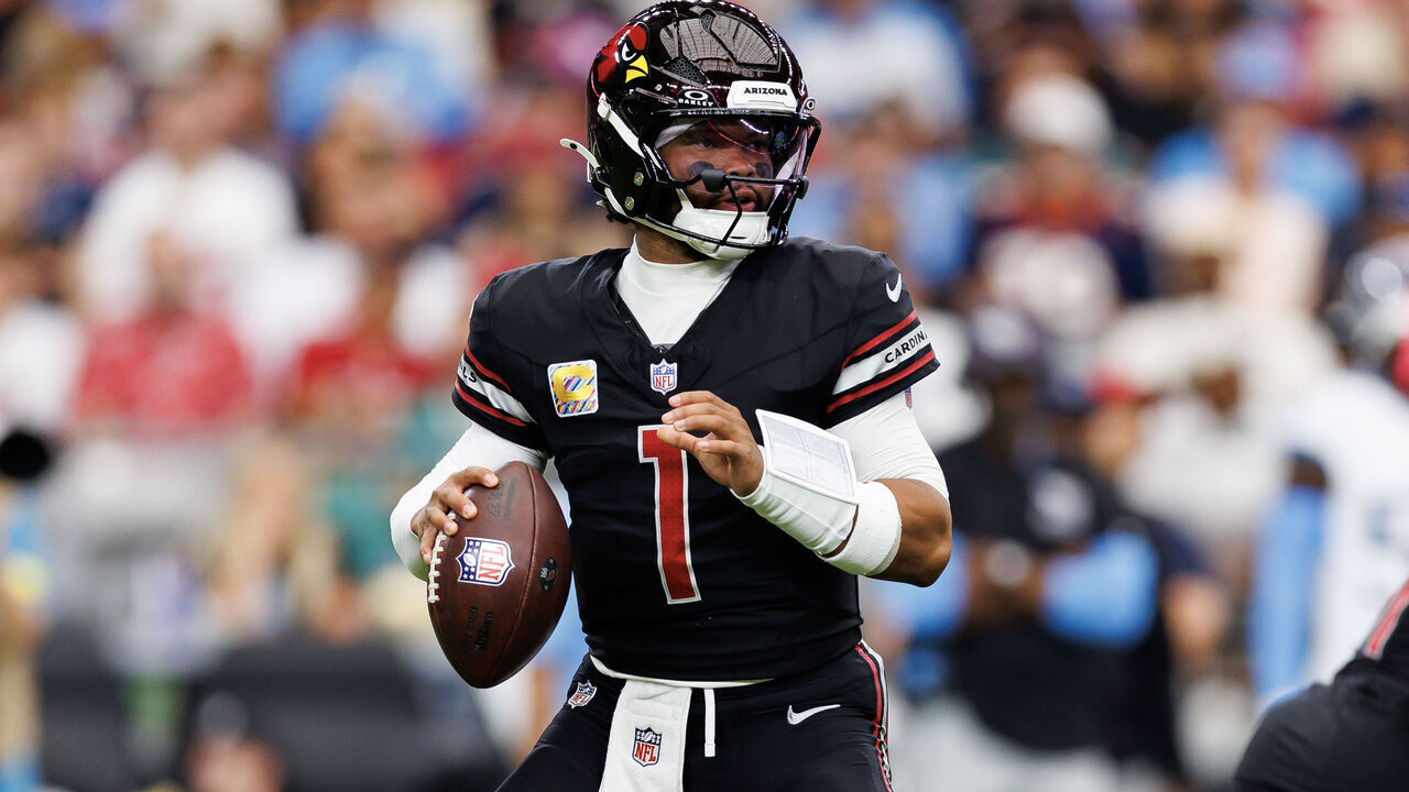 GLENDALE, ARIZONA - OCTOBER 5: Kyler Murray #1 of the Arizona Cardinals drops back to pass during an NFL football game against the Tennessee Titans at State Farm Stadium on October 05, 2025 in Glendale, Arizona.