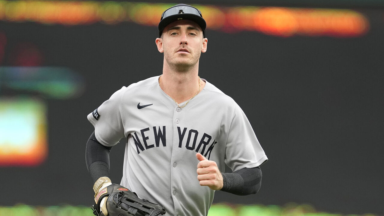 BALTIMORE, MD - SEPTEMBER 21: Cody Bellinger #35 of the New York Yankees runs back to dug out between innings during a baseball game against the Baltimore Orioles at Oriole Park at Camden Yards on September 21, 2025 in Baltimore, Maryland.