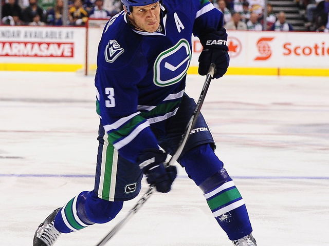Report: Canucks' Bieksa would accept trade to Sharks