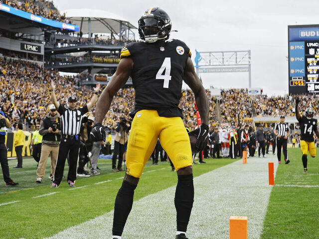 PITTSBURGH, PENNSYLVANIA - OCTOBER 12: DK Metcalf #4 of the Pittsburgh Steelers celebrates a touchdown against the Cleveland Browns during the fourth quarter in the game at Acrisure Stadium on October 12, 2025 in Pittsburgh, Pennsylvania.