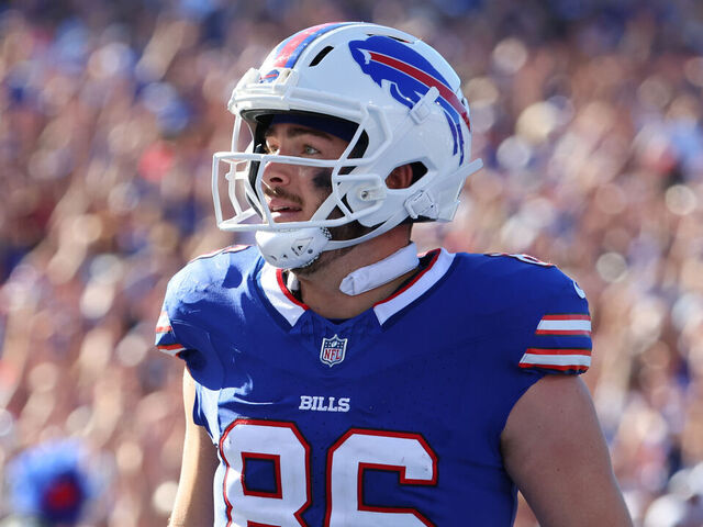 ORCHARD PARK, NEW YORK - SEPTEMBER 28: Dalton Kincaid #86 of the Buffalo Bills runs the ball in for a touchdown against the New Orleans Saints at Highmark Stadium on September 28, 2025 in Orchard Park, New York.
