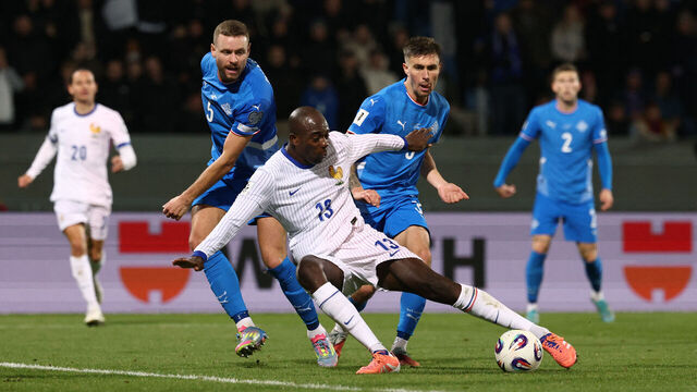 France's forward #13 Jean-Philippe Mateta (C) vies for the ball with Iceland's defender #05 Sverrir Ingason (L) and Iceland's defender #03 Daniel Leo Gretarsson during the 2026 World Cup qualifying round Group D football match between Iceland and France at the Laugardalsvollur Stadium in Reykjavik on October 13, 2025.
