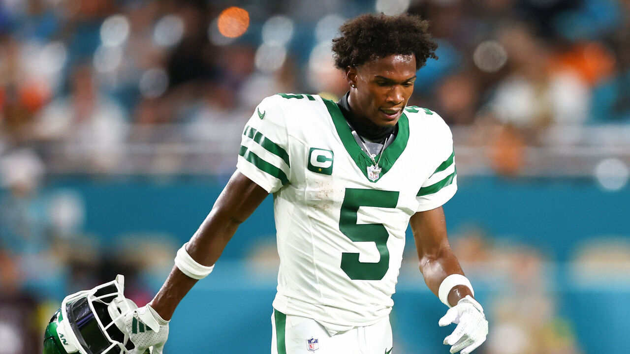 MIAMI GARDENS, FLORIDA - SEPTEMBER 29: Garrett Wilson #5 of the New York Jets reacts on the field against the Miami Dolphins during the first half of the game at Hard Rock Stadium on September 29, 2025 in Miami Gardens, Florida.