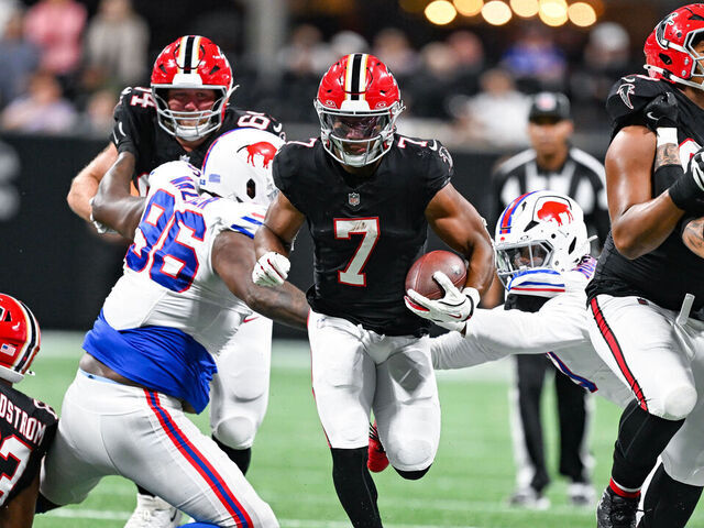 ATLANTA, GA - OCTOBER 13: Atlanta running back Bijan Robinson (7) runs the ball during the NFL game between the Buffalo Bills and the Atlanta Falcons on October 13th, 2025 at Mercedes-Benz Stadium in Atlanta, GA.