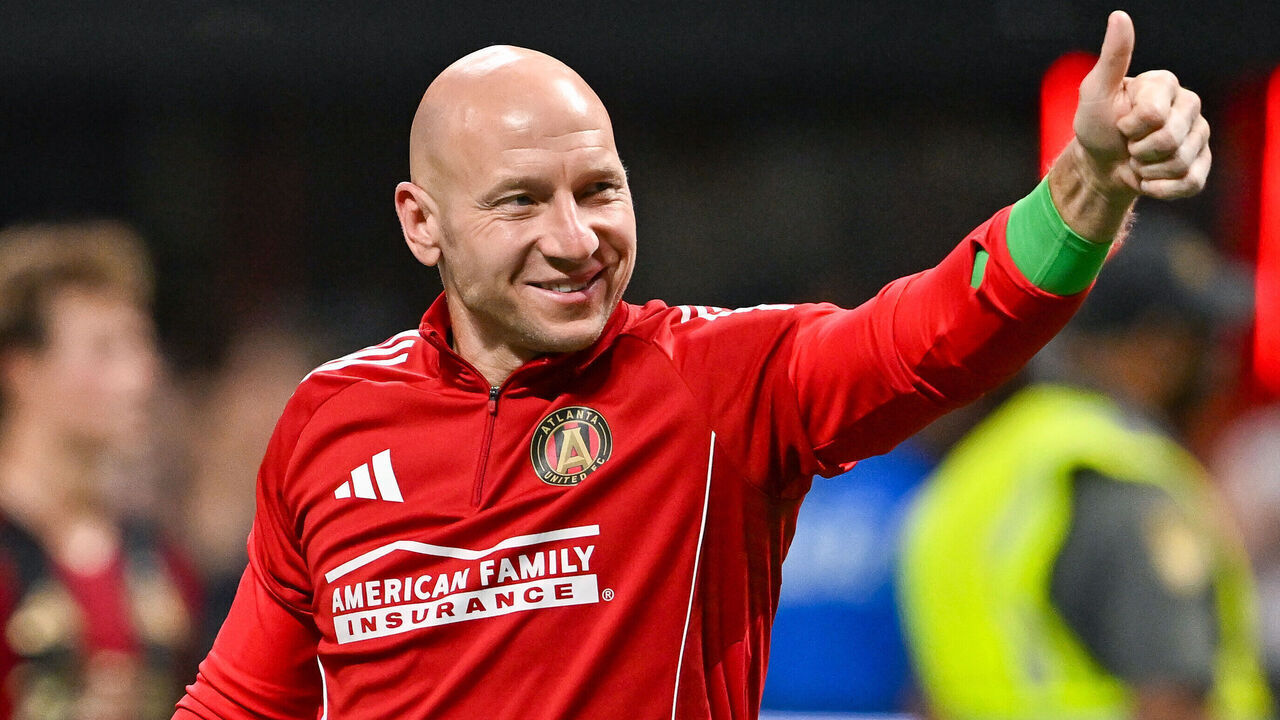 ATLANTA, GA AUGUST 06: Brad Guzan #1 of Atlanta acknowledges the crowd following the conclusion of the Leagues Cup match between Atlas and Atlanta United on August 6th, 2025 at Mercedes-Benz Stadium in Atlanta, GA.