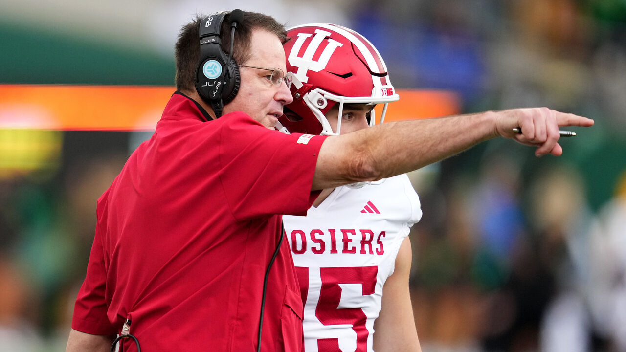 EUGENE, OREGON - OCTOBER 11: Head coach Curt Cignetti of the Indiana Hoosiers talks with Fernando Mendoza #15 of the Indiana Hoosiers during the second half against the Oregon Ducks at Autzen Stadium on October 11, 2025 in Eugene, Oregon.