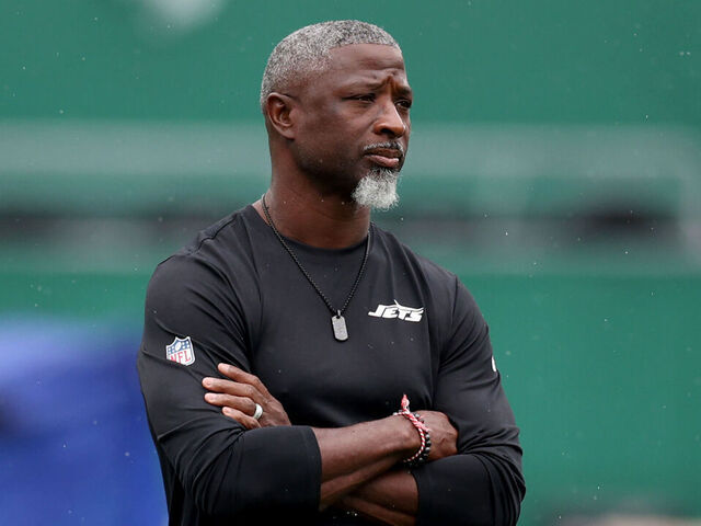 EAST RUTHERFORD, NEW JERSEY - SEPTEMBER 07: Head Coach Aaron Glenn of the New York Jets looks on prior to the NFL 2025 game between Pittsburgh Steelers and New York Jets at MetLife Stadium on September 07, 2025 in East Rutherford, New Jersey. EDITORS NOTE: Alternate crop.