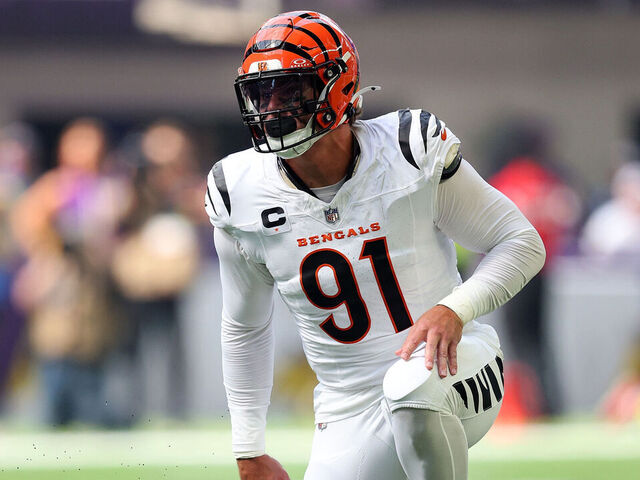 MINNEAPOLIS, MINNESOTA - SEPTEMBER 21: Trey Hendrickson #91 of the Cincinnati Bengals looks on against the Minnesota Vikings in the first quarter at U.S. Bank Stadium on September 21, 2025 in Minneapolis, Minnesota.