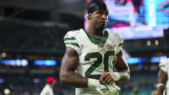 MIAMI GARDENS, FL - SEPTEMBER 29: Breece Hall #20 of the New York Jets walks off of the field after an NFL football game against the Miami Dolphins at Hard Rock Stadium on September 29, 2025 in Miami Gardens, Florida.