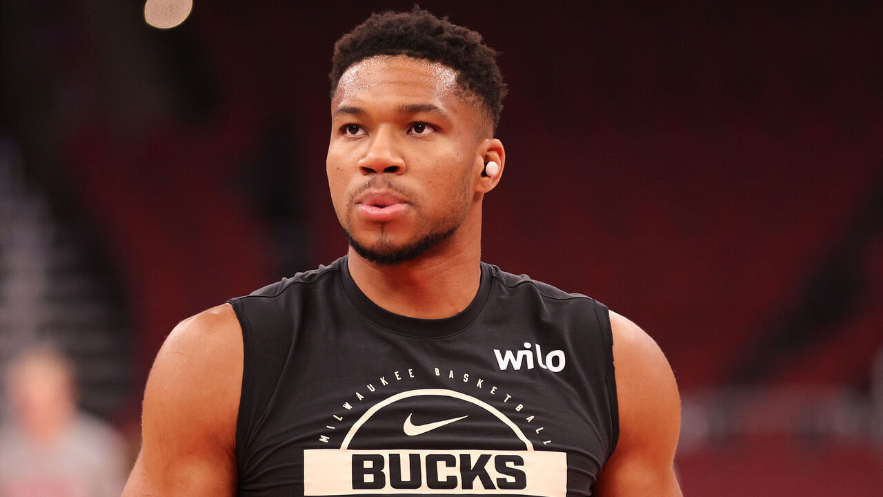 CHICAGO, ILLINOIS - OCTOBER 12: Giannis Antetokounmpo #34 of the Milwaukee Bucks warmups prior to the game against the Chicago Bulls at the United Center on October 12, 2025 in Chicago, Illinois. NOTE TO USER: User expressly acknowledges and agrees that, by downloading and/or using this Photograph, user is consenting to the terms and conditions of the Getty Images License Agreement