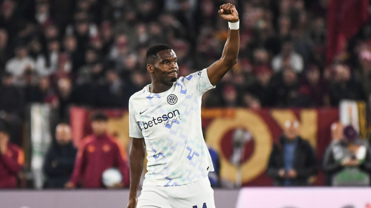 ROME, ITALY - OCTOBER 18: Ange-Yoan Bonny of FC Internazionale celebrates after scoring a goal to make it 0-1 during the Serie A match between Como 1907 and Juventus FC at Olimpico Stadium on October 18, 2025 in Rome, Italy.