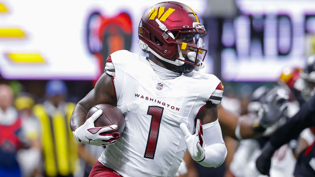 ATLANTA, GEORGIA - SEPTEMBER 28: Deebo Samuel Sr. #1 of the Washington Commanders rushes during the first quarter of the NFL 2025 game between Washington Commanders and Atlanta Falcons at Mercedes-Benz Stadium on September 28, 2025 in Atlanta, United States.