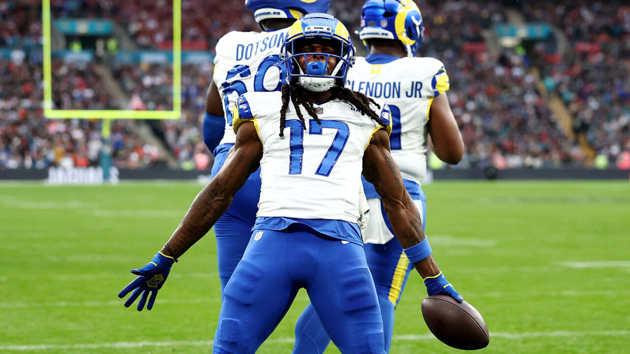 Stafford throws 5 TDs, Adams catches 3 as Rams rout | theScore