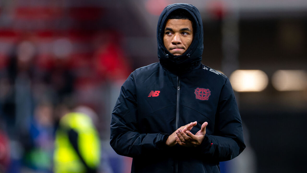 LEVERKUSEN, GERMANY - OCTOBER 1: Malik Tillman of Bayer 04 Leverkusen applauds for the fans during the UEFA Champions League 2025/26 League Phase MD2 match between Bayer 04 Leverkusen and PSV Eindhoven at BayArena on October 1, 2025 in Leverkusen, Germany.