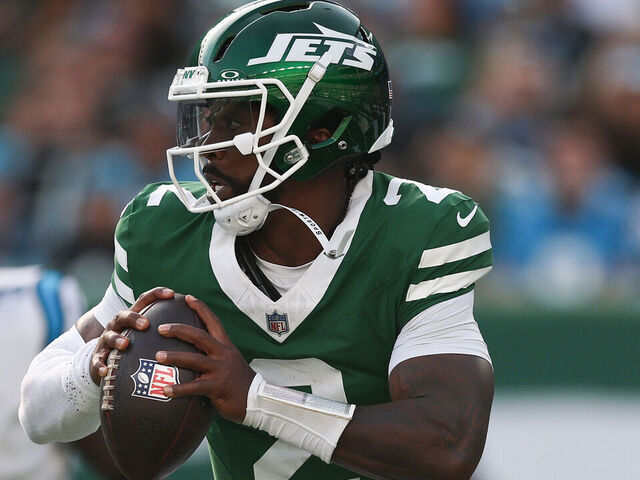 EAST RUTHERFORD, NEW JERSEY - OCTOBER 19: Tyrod Taylor #2 of the New York Jets carries the ball during the fourth quarter against the Carolina Panthers in the game at MetLife Stadium on October 19, 2025 in East Rutherford, New Jersey.