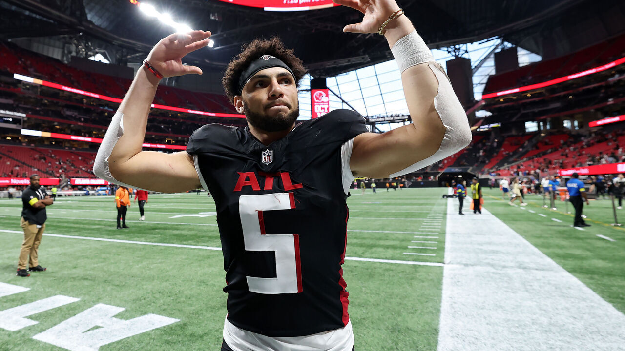 ATLANTA, GEORGIA - SEPTEMBER 28: Drake London #5 of the Atlanta Falcons reacts after the game against the Washington Commanders at Mercedes-Benz Stadium on September 28, 2025 in Atlanta, Georgia.