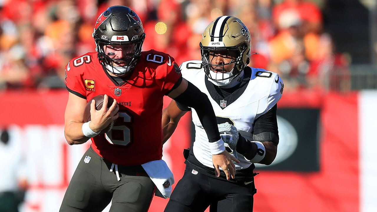 TAMPA, FL - JANUARY 05: Tampa Bay Buccaneers Quarterback Baker Mayfield (6) carries the ball during the game between the New Orleans Saints and the Tampa Bay Buccaneers on January 05, 2025 at Raymond James Stadium in Tampa, Florida.