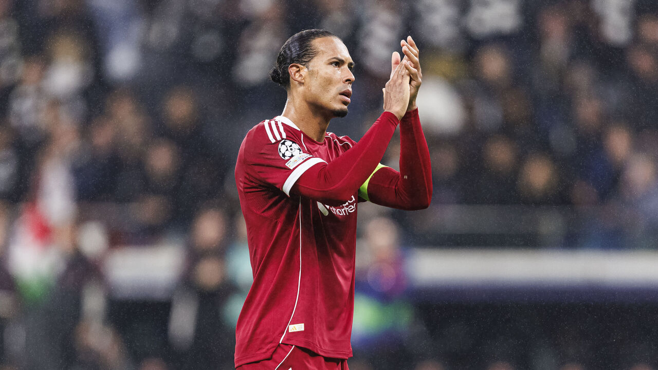 FRANKFURT AM MAIN, GERMANY - OCTOBER 22: Virgil van Dijk of Liverpool celebrates with his fans after winning Eintracht Frankfurt during the UEFA Champions League 2025/26 League Phase MD3 match between Eintracht Frankfurt and Liverpool FC at Frankfurt Stadion on October 22, 2025 in Frankfurt am Main, Germany.