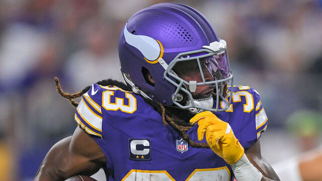 MINNEAPOLIS, MN - SEPTEMBER 14: Minnesota Vikings running back Aaron Jones (33) runs with the ball during a NFL game between the Minnesota Vikings and Atlanta Falcons on September 14, 2025, at U.S. Bank Stadium in Minneapolis, MN.