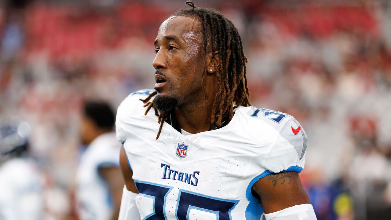 GLENDALE, ARIZONA - OCTOBER 5: L'Jarius Sneed #38 of the Tennessee Titans stands on the field prior to an NFL football game against the Arizona Cardinals at State Farm Stadium on October 05, 2025 in Glendale, Arizona.