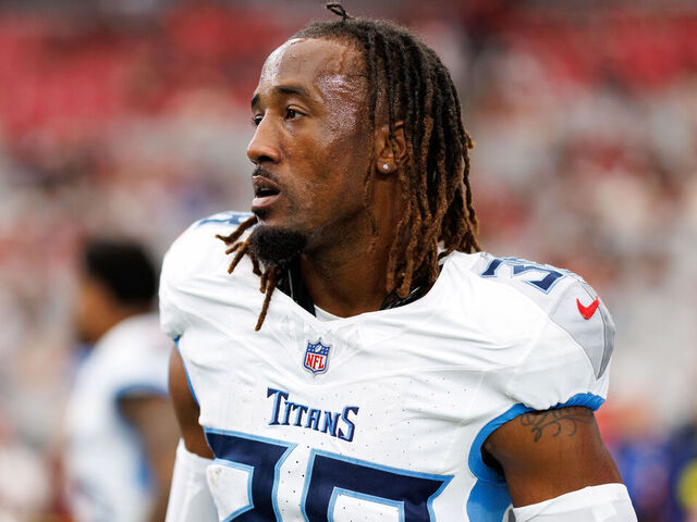 Titans' Sneed placed on IR with quad injury | theScore