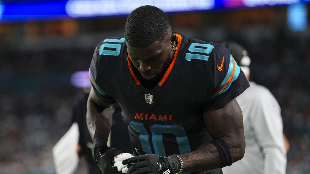 MIAMI GARDENS, FL - SEPTEMBER 29: Tyreek Hill#10 of the Miami Dolphins runs off of the field at halftime during an NFL football game against the New York Jets at Hard Rock Stadium on September 29, 2025 in Miami Gardens, Florida.