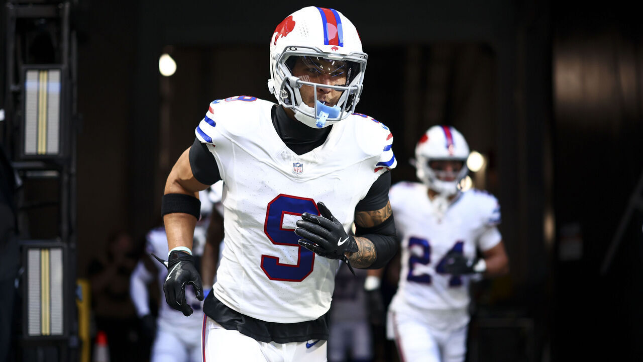 ATLANTA, GEORGIA - OCTOBER 13: Taylor Rapp #9 of the Buffalo Bills runs on field prior to an NFL football game against the Atlanta Falcons at Mercedes-Benz Stadium on October 13, 2025 in Atlanta, Georgia.