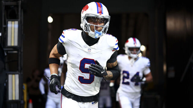 ATLANTA, GEORGIA - OCTOBER 13: Taylor Rapp #9 of the Buffalo Bills runs on field prior to an NFL football game against the Atlanta Falcons at Mercedes-Benz Stadium on October 13, 2025 in Atlanta, Georgia.