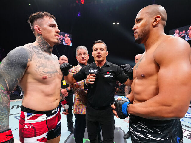 Aspinall-Gane ends in no-contest due to eye poke | theScore.com