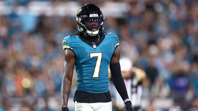 JACKSONVILLE, FLORIDA - OCTOBER 06: Brian Thomas Jr. #7 of the Jacksonville Jaguars plays against the Kansas City Chiefs during the second half of the game at EverBank Stadium on October 06, 2025 in Jacksonville, Florida.