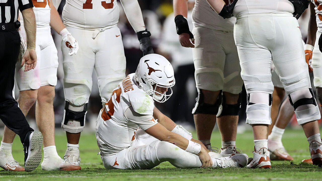 STARKVILLE, MISSISSIPPI - OCTOBER 25: Arch Manning #16 of the Texas Longhorns grabs his leg during the second half against the Mississippi State Bulldogs at Davis Wade Stadium on October 25, 2025 in Starkville, Mississippi.