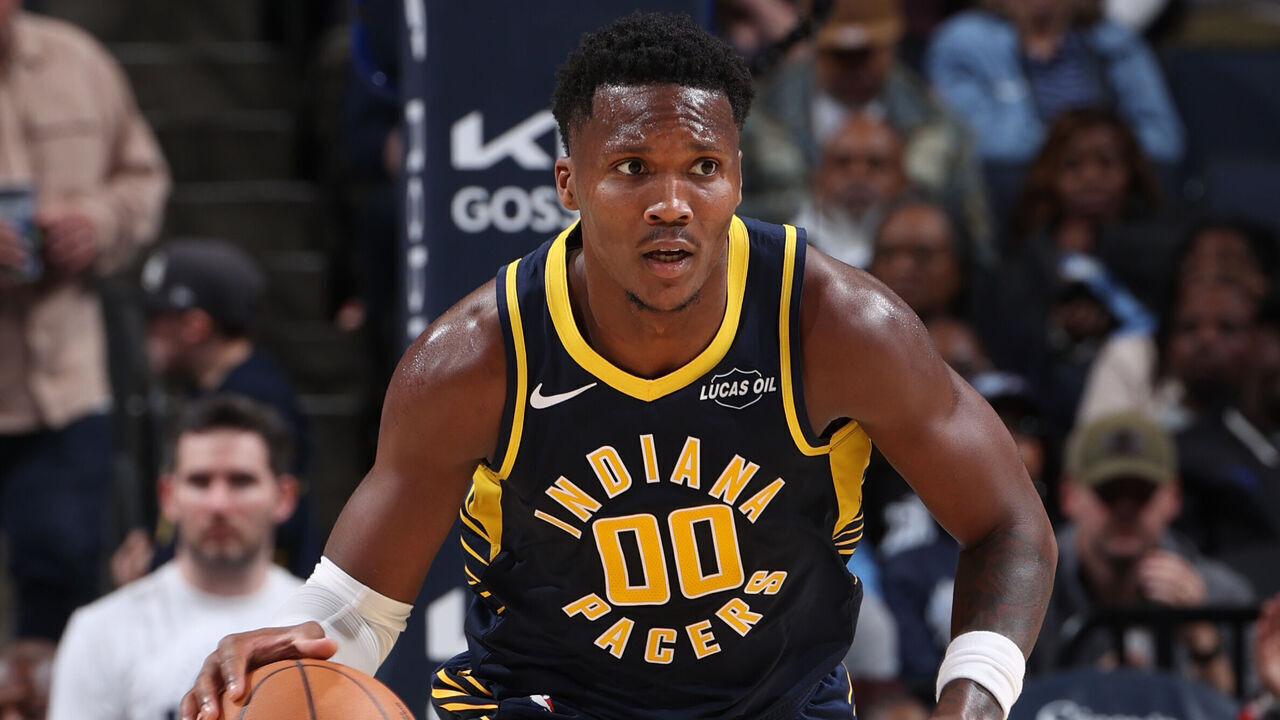 MEMPHIS, TN - OCTOBER 25: Bennedict Mathurin #00 of the Indiana Pacers dribbles the ball during the game against the Memphis Grizzlies on October 25, 2025 at FedExForum in Memphis, Tennessee. Mandatory Copyright Notice: Copyright 2025 NBAE