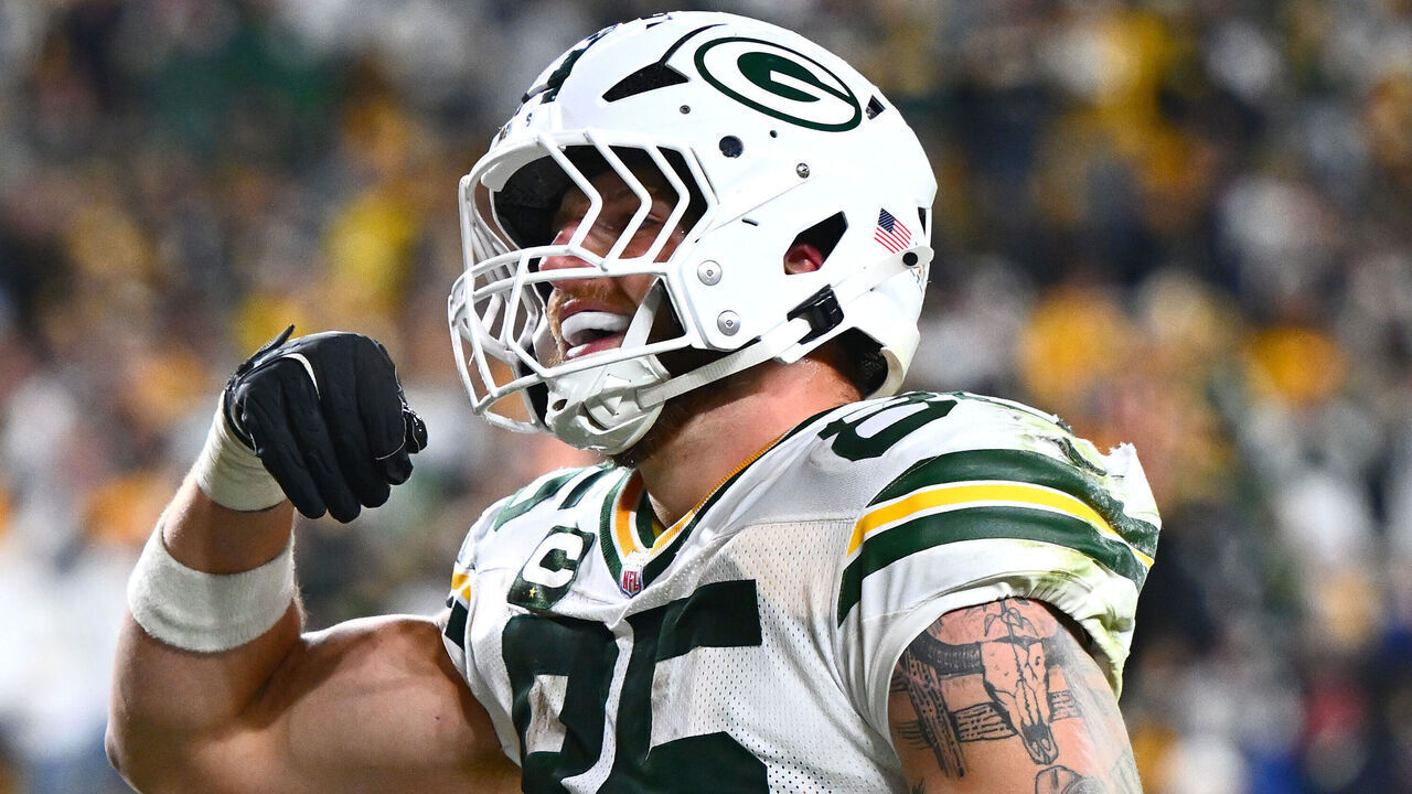PITTSBURGH, PENNSYLVANIA - OCTOBER 26: Tucker Kraft #85 of the Green Bay Packers celebrates after catching a pass for a touchdown against the Pittsburgh Steelers during the fourth quarter in the game at Acrisure Stadium on October 26, 2025 in Pittsburgh, Pennsylvania.