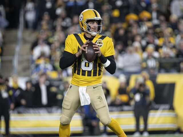 PITTSBURGH, PA - OCTOBER 26: Pittsburgh Steelers quarterback Aaron Rodgers (8) drops back before throwing the ball in the second quarter during the game between the Pittsburgh Steelers and Green Bay Packers at Acrisure Stadium on October 26, 2025 in Pittsburgh, PA.
